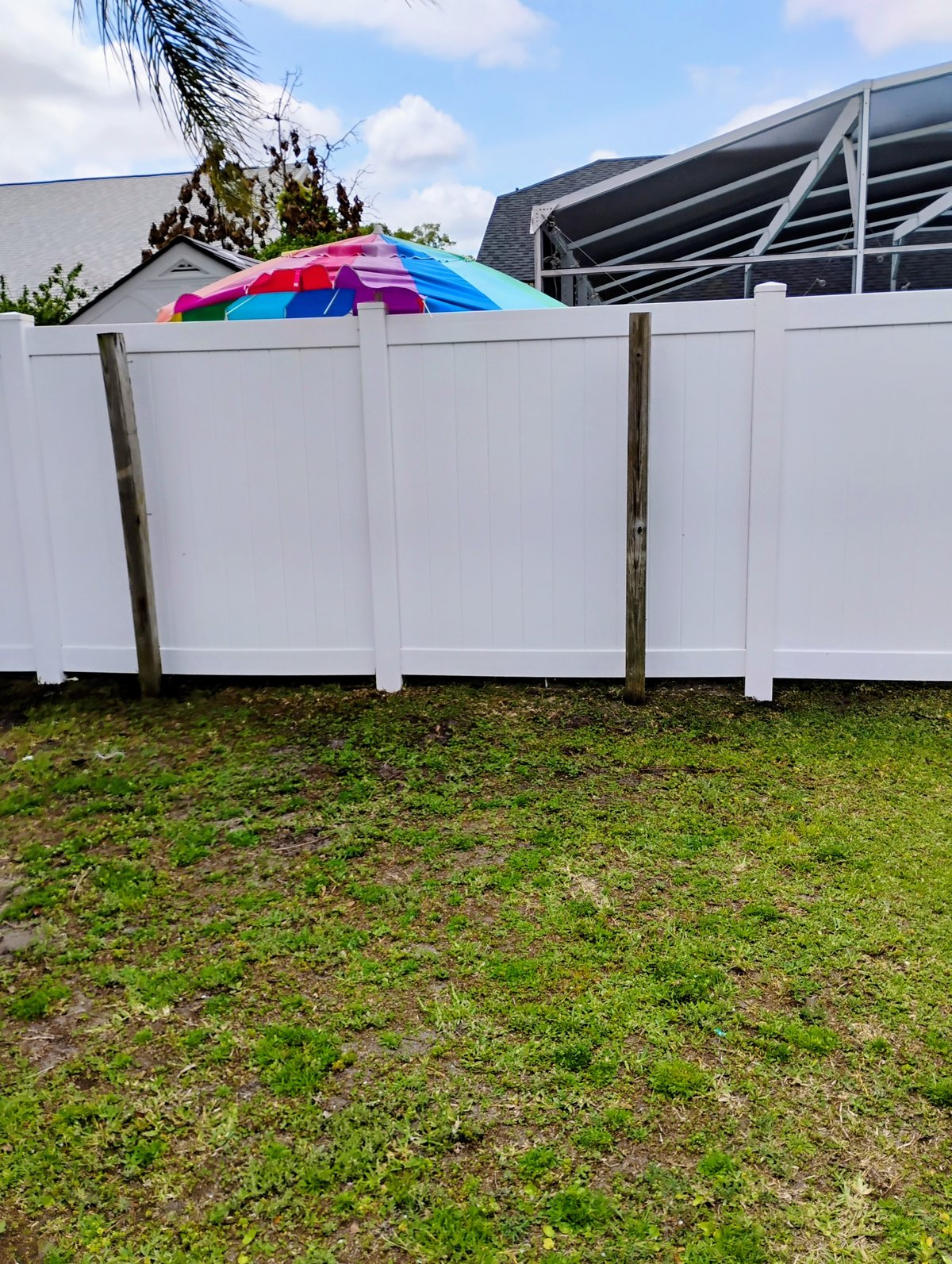 Clean white vinyl fence after professional pressure washing - Orlando FL